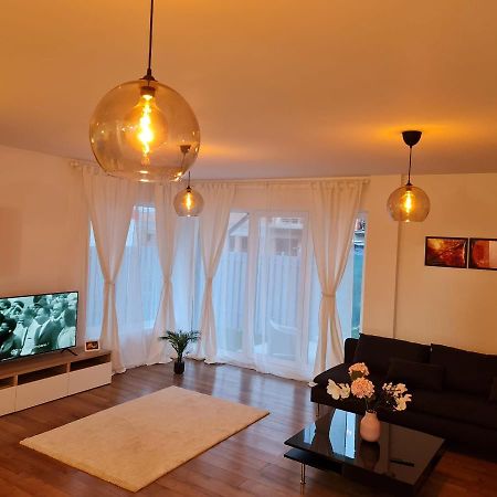 Galaxy Residence Villa Otopeni Eksteriør bilde