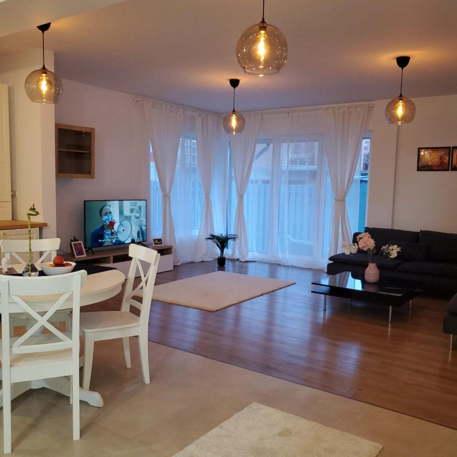 Galaxy Residence Villa Otopeni Eksteriør bilde