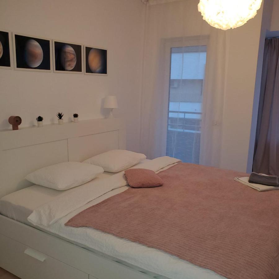 Galaxy Residence Villa Otopeni Eksteriør bilde