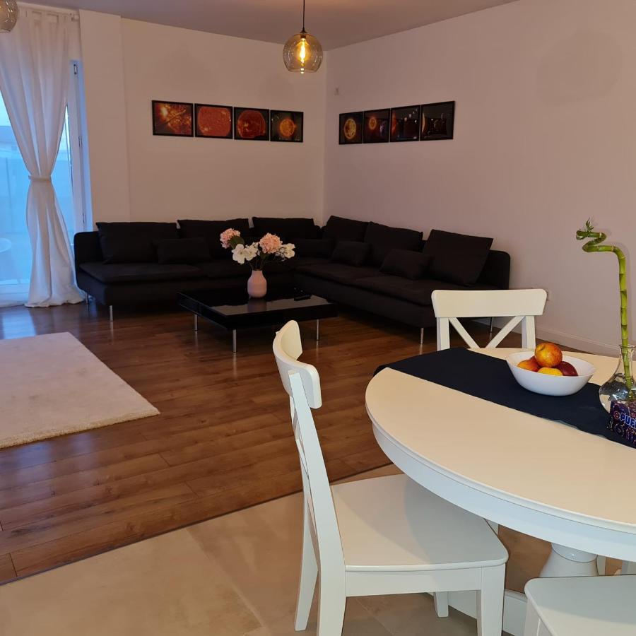 Galaxy Residence Villa Otopeni Eksteriør bilde