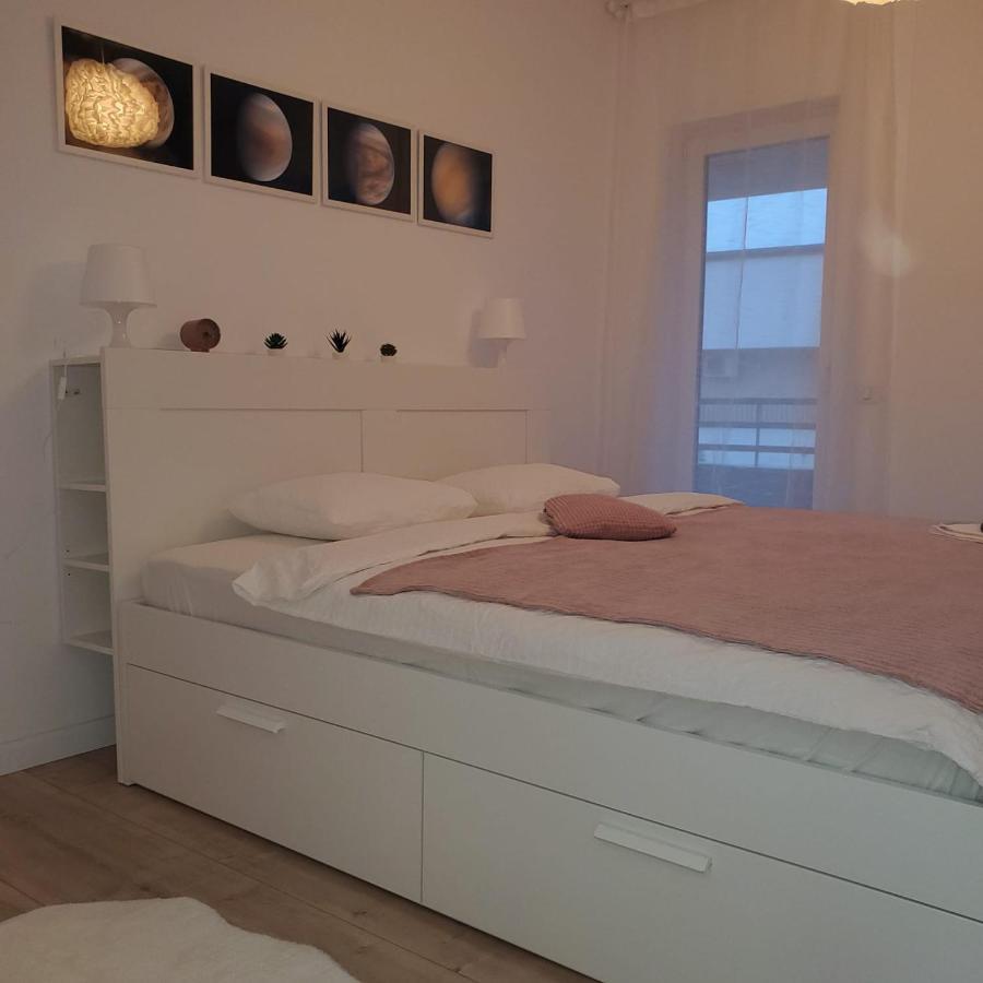 Galaxy Residence Villa Otopeni Eksteriør bilde